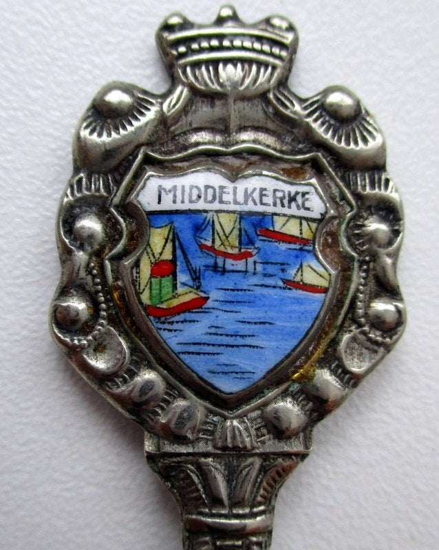 MIDDELKERKE.BE lepeltje met bootjes en achterzijde Leeuw, Verzenden