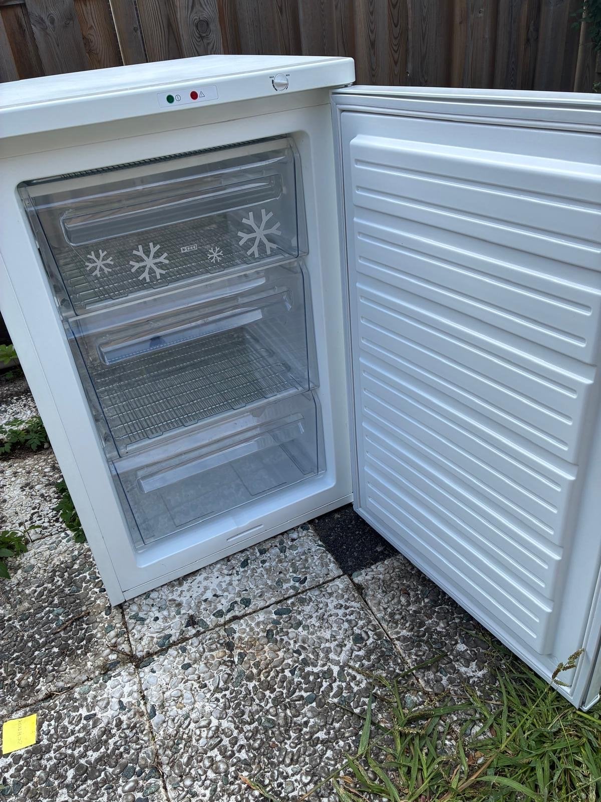 Zanussi Vriezer - Geschikt voor in de schuur, Witgoed en Apparatuur, Gebruikt, Minder dan 60 cm, Vrijstaand, Ophalen