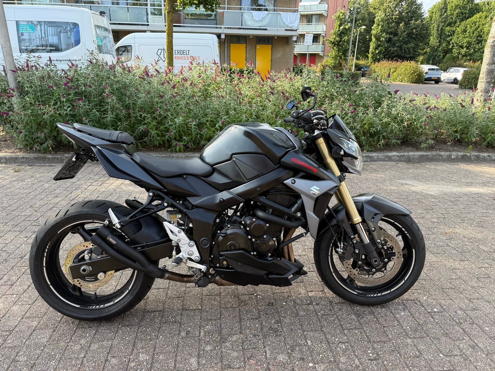 Suzuki GSR 750 2014 - Naked bike met sportieve uitlaat, Sportuitlaat, 750 cc, 4 cilinders, Motorrijbewijs A