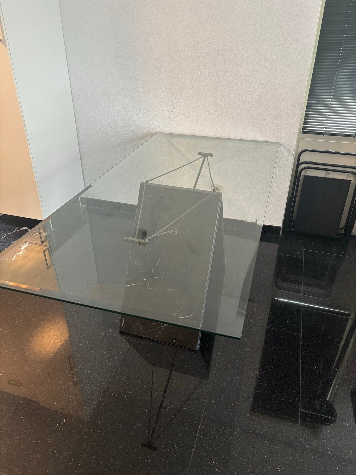 Glazen eettafel met marmeren onderstel, Ophalen, Gebruikt, 100 tot 150 cm, Glas