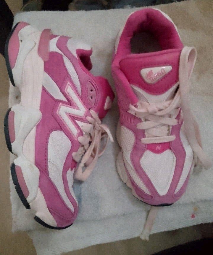 Roze en witte New Balance sneakers, Sportschoenen, Ophalen of Verzenden, Zo goed als nieuw, Roze