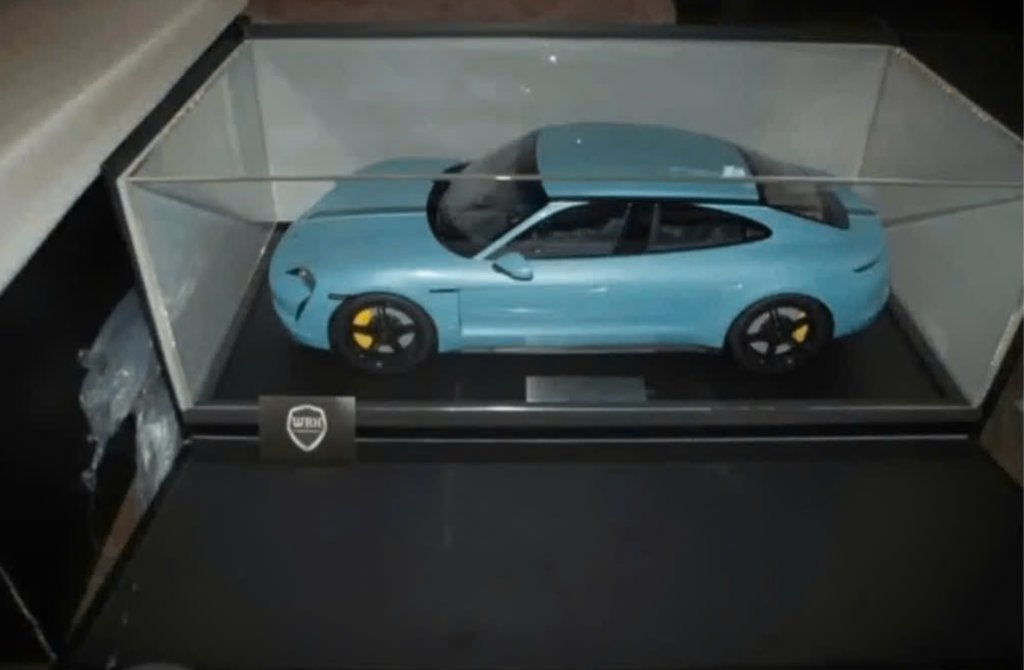 1:8 NIEUW PORSCHE TAYCAN TURBO S blue LTD 99 Minichamps WRH, Ophalen, Nieuw, 1:5 t/m 1:8, Auto