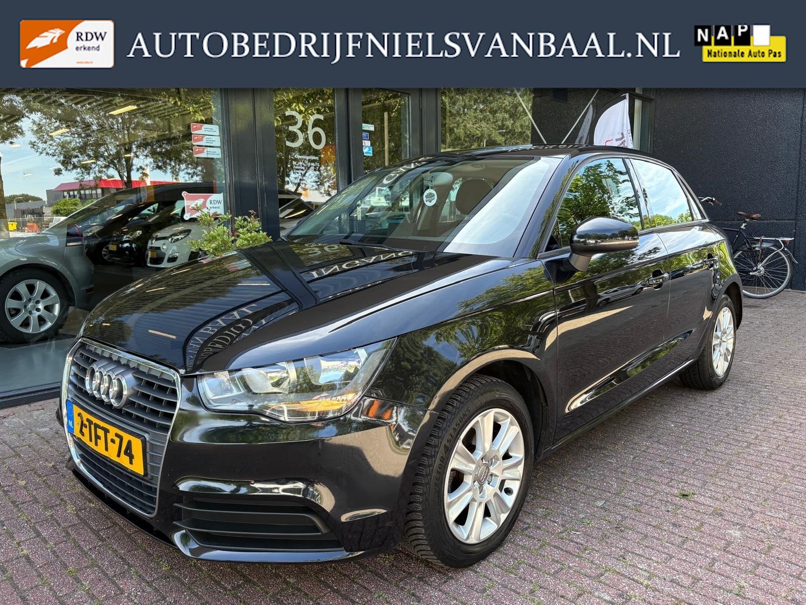 Audi A1 Sportback 1.2 TFSI Attraction Pro Line Business Navi, Voorwielaandrijving, 4 cilinders, 4 stoelen, Origineel Nederlands