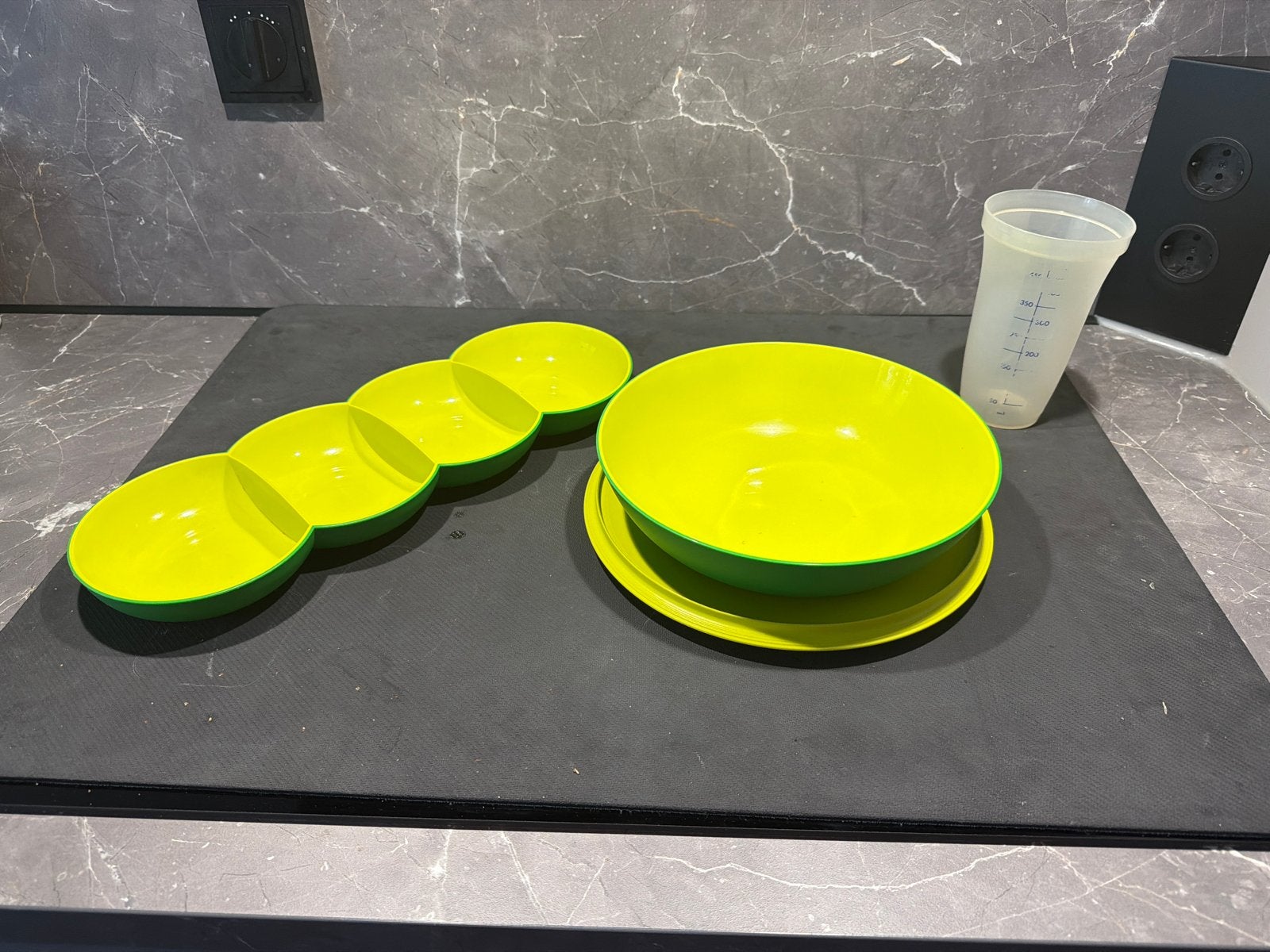Tupperware set: schalen, kom en shaker, Ophalen, Zo goed als nieuw, Met deksel, Bak of Kom