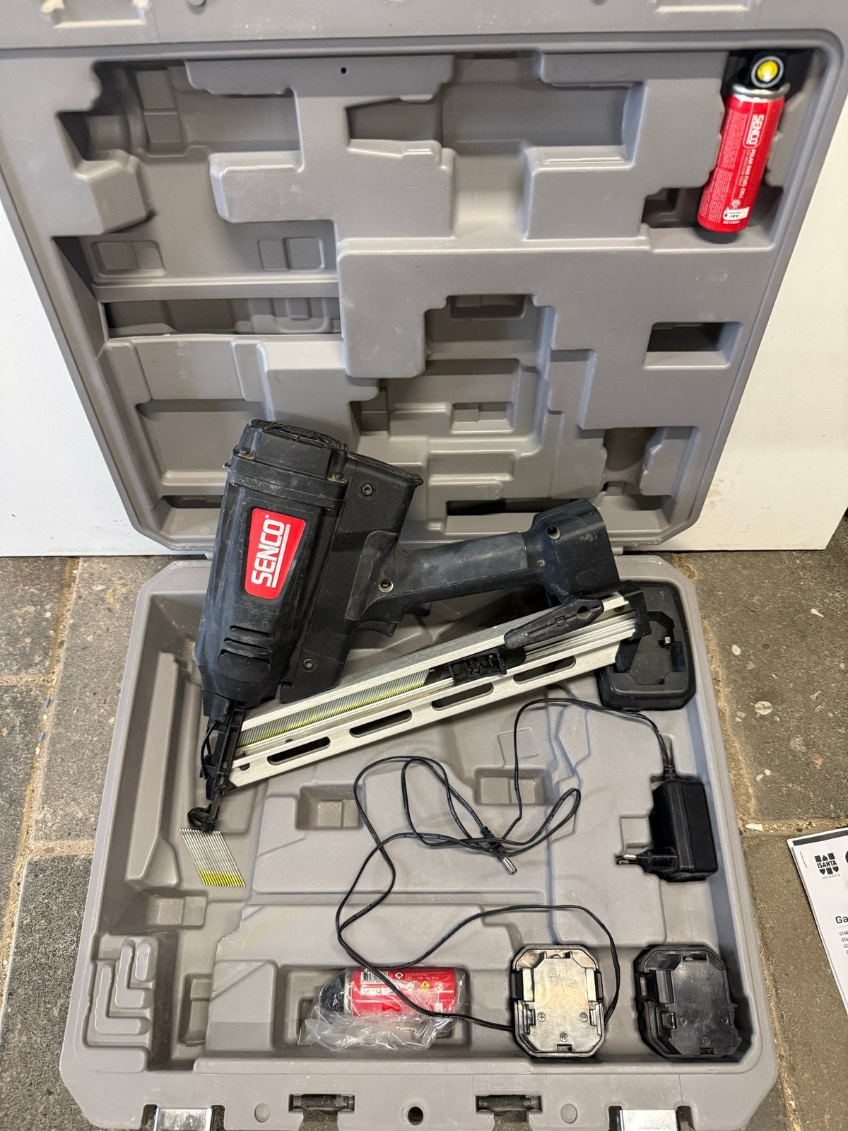 Senco GT65DA Spijkerpistool met 2 accu's en gaspatronen, Ophalen of Verzenden, Gebruikt, Tacker/nietmachine, Overige merken