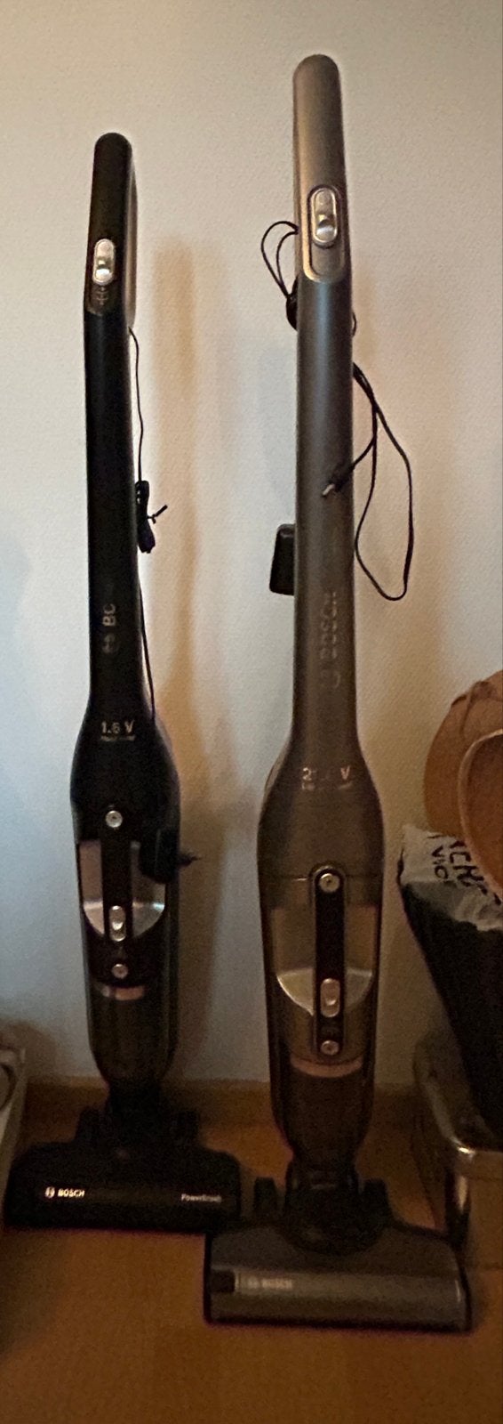 2 Bosch Flexxo steelstofzuigers voor onderdelen, Bosch, Draadloos, Ophalen of Verzenden, Niet werkend
