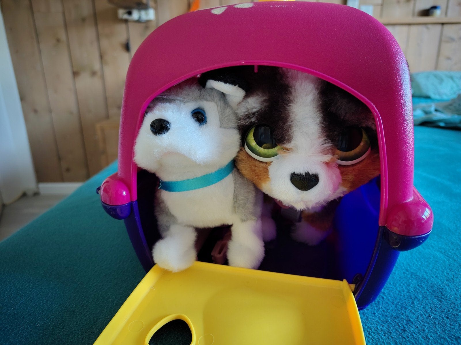 Elektronische hondjes met hondenbak en loopstok, Gebruikt, Met kleding of accessoire, Middelgroot (20 tot 80 cm), Hond