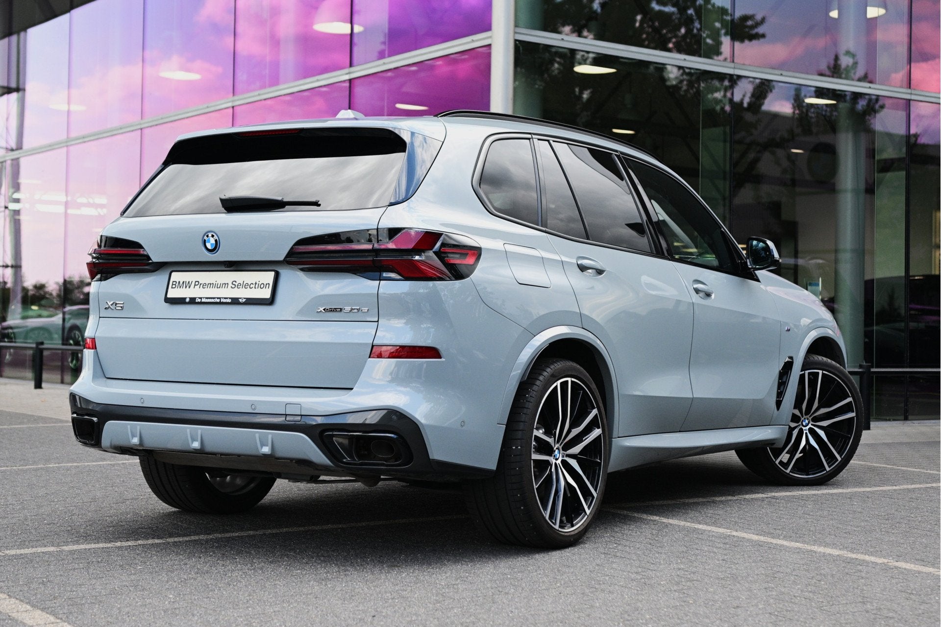 BMW X5 xDrive50e M Sport Automaat / Trekhaak / Panoramadak /, Dealer onderhouden, Gebruikt, 2395 kg, Met garantie (alle)