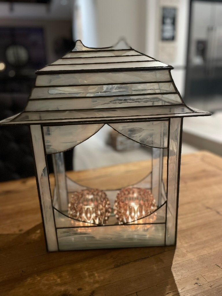 Tiffany glas huisje 2-delig. plantenbak, kandelaar, Ophalen of Verzenden