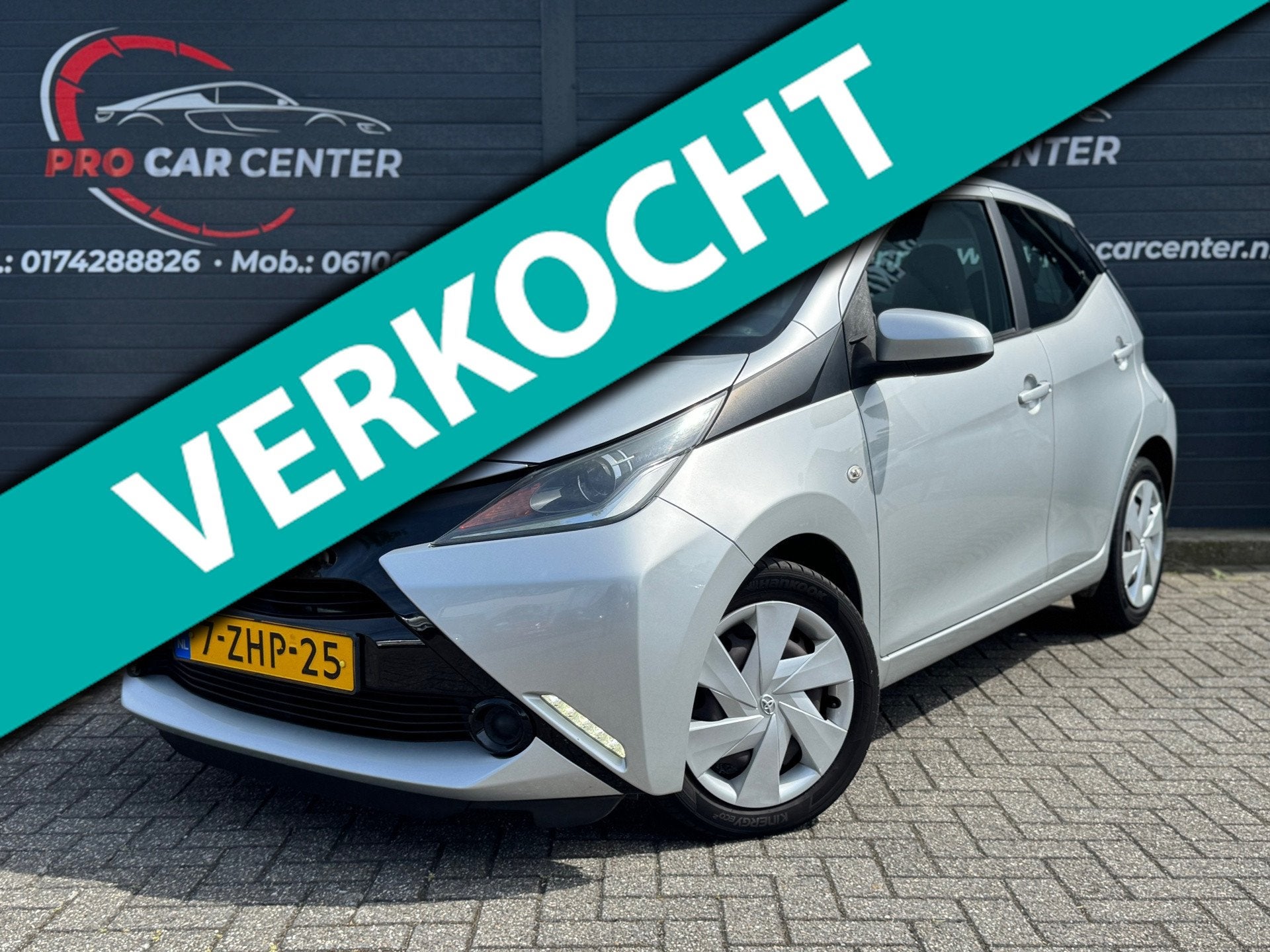 Toyota Aygo 1.0 VVT-i x-play AIRCO|CAM|SCHERM|EL.RAMEN|NAP|A, Auto's, Voorwielaandrijving, Gebruikt, 4 stoelen, Origineel Nederlands
