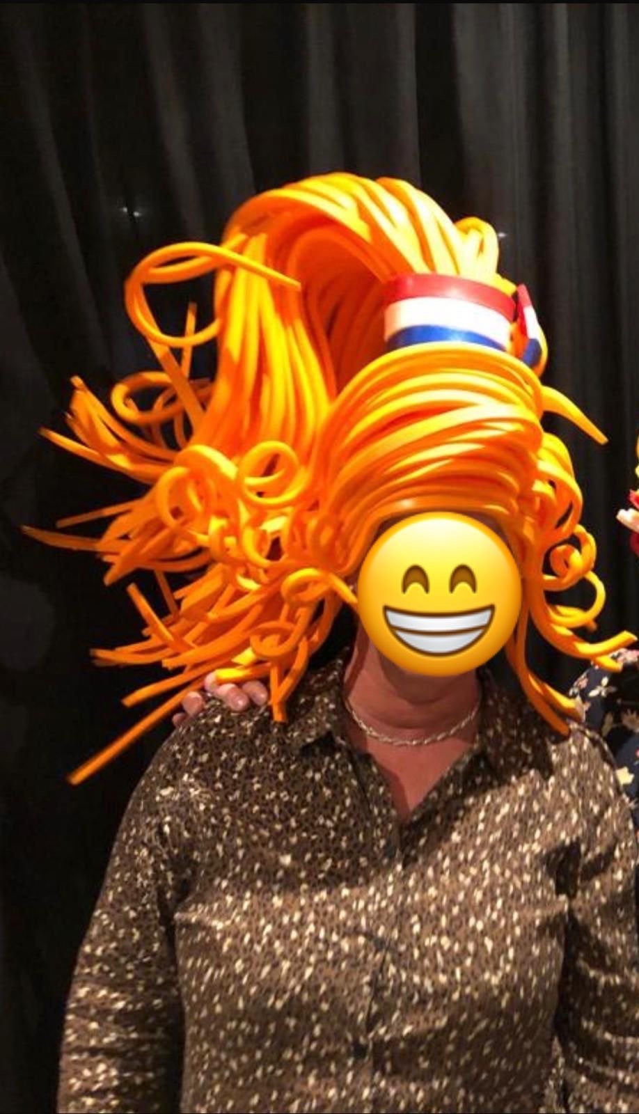Oranje pruik van foam  , voor het WK of Koningsdag, Ophalen, Gebruikt, Hoed of Pruik, Carnaval