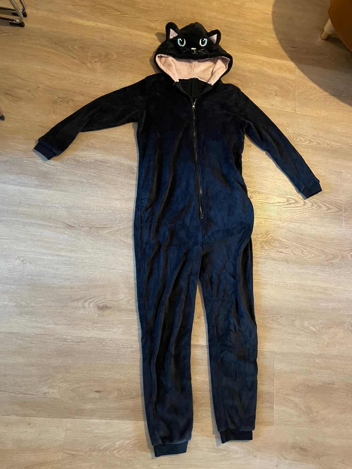 Zwarte kat onesie maat S, Ophalen of Verzenden, Zo goed als nieuw, 170 of groter, Jongen of Meisje