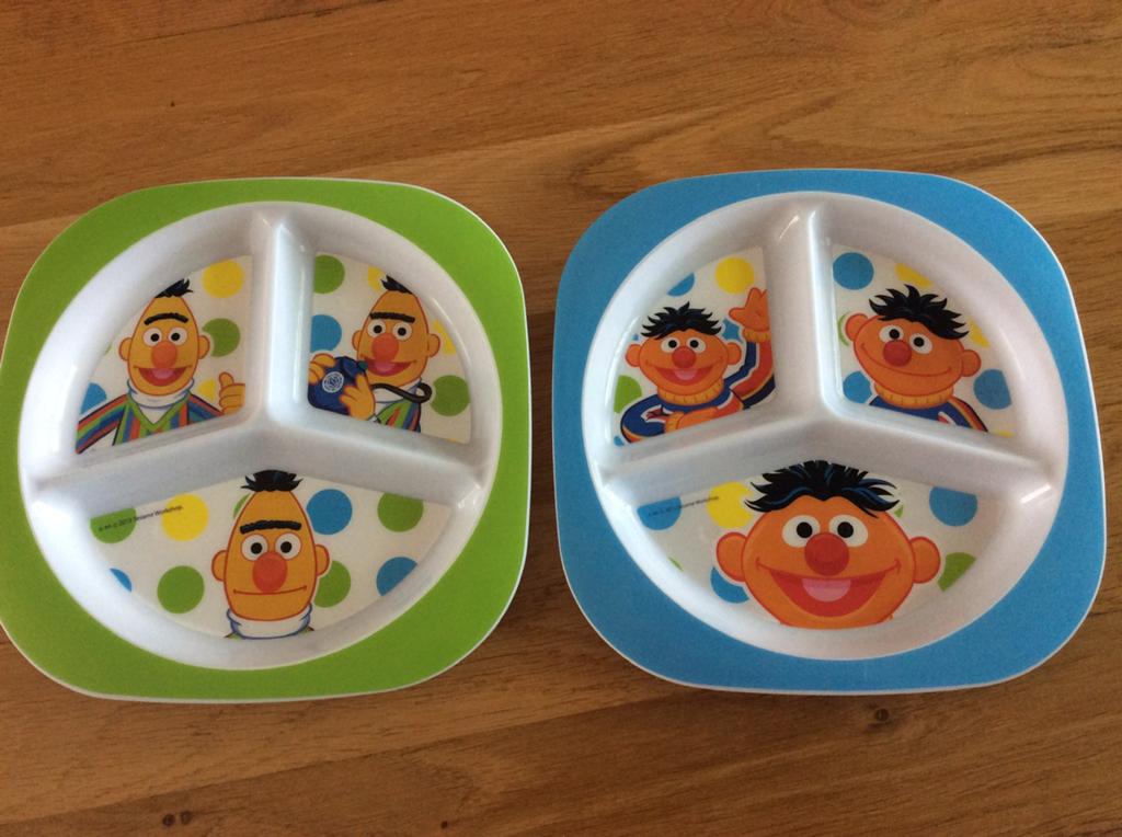 Bordjes Ernie en Bert kunststof, Kinderen en Baby's, Ophalen, Zo goed als nieuw