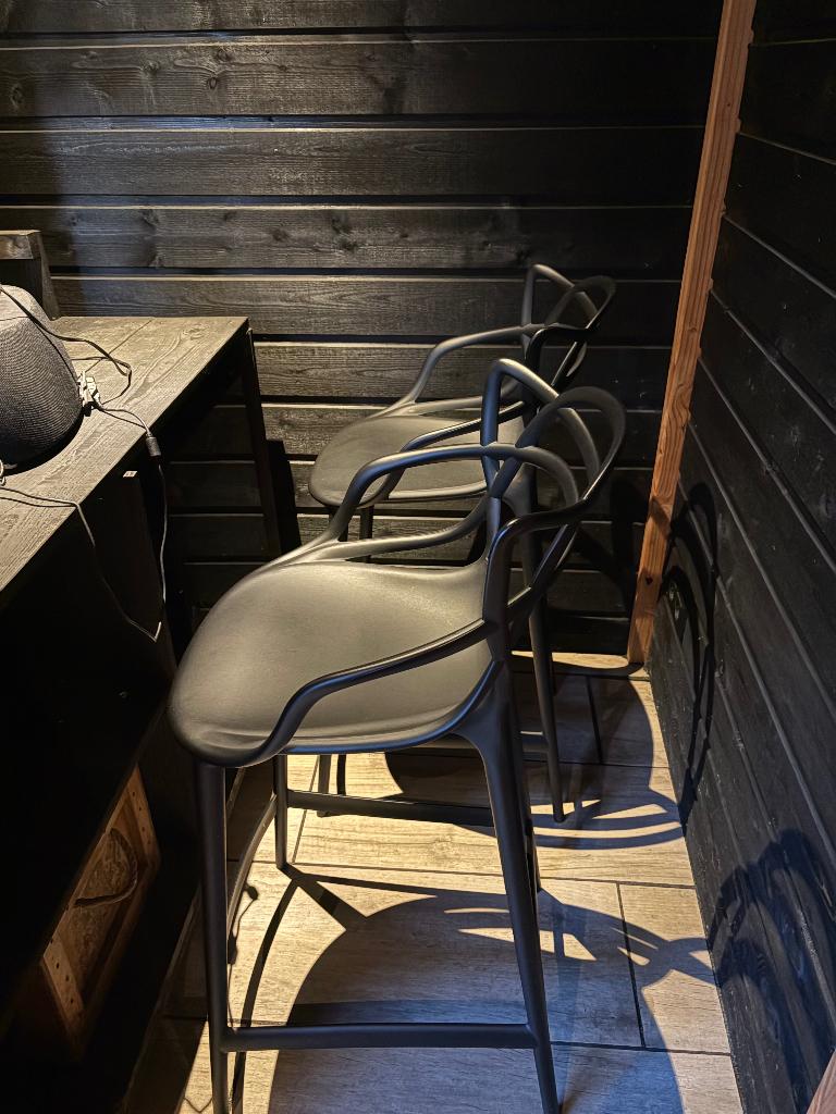 Barkrukken 2 stuks Kartell als nieuw, Huis en Inrichting, Barkrukken, Ophalen, Kunststof, 60 tot 90 cm, Zo goed als nieuw