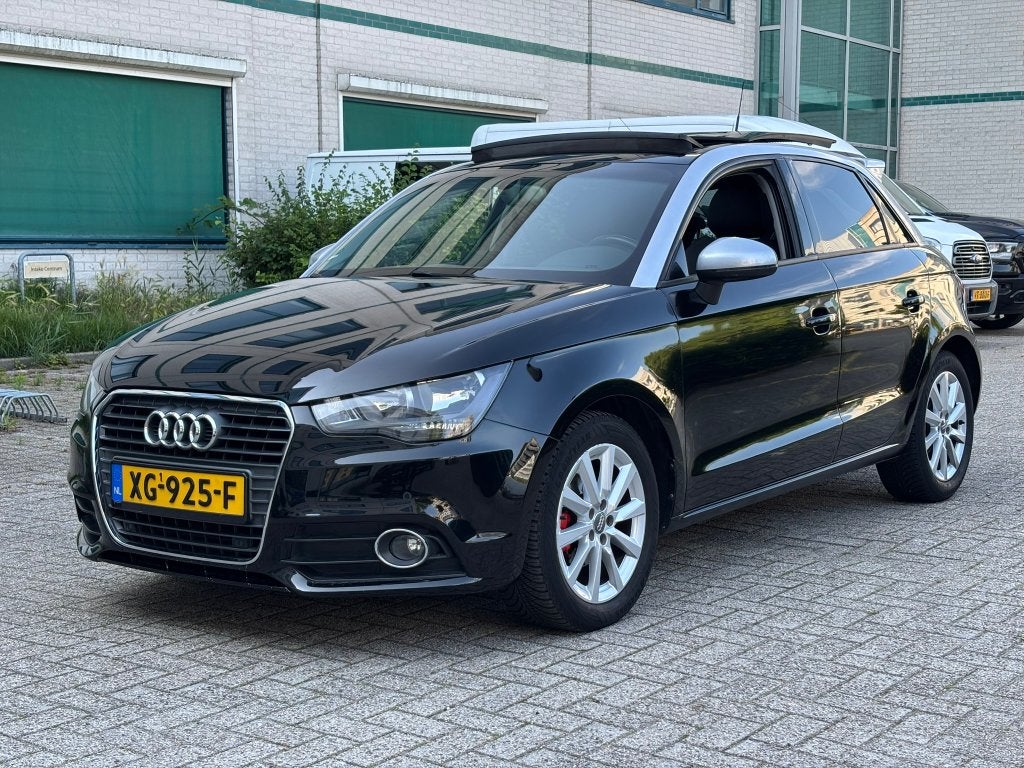 Audi A1 1.6 TDI 90pk S Line 2014 Automaat Pano Dak Keyless, Auto's, Audi, Stof, A1, 4 cilinders, 4 stoelen