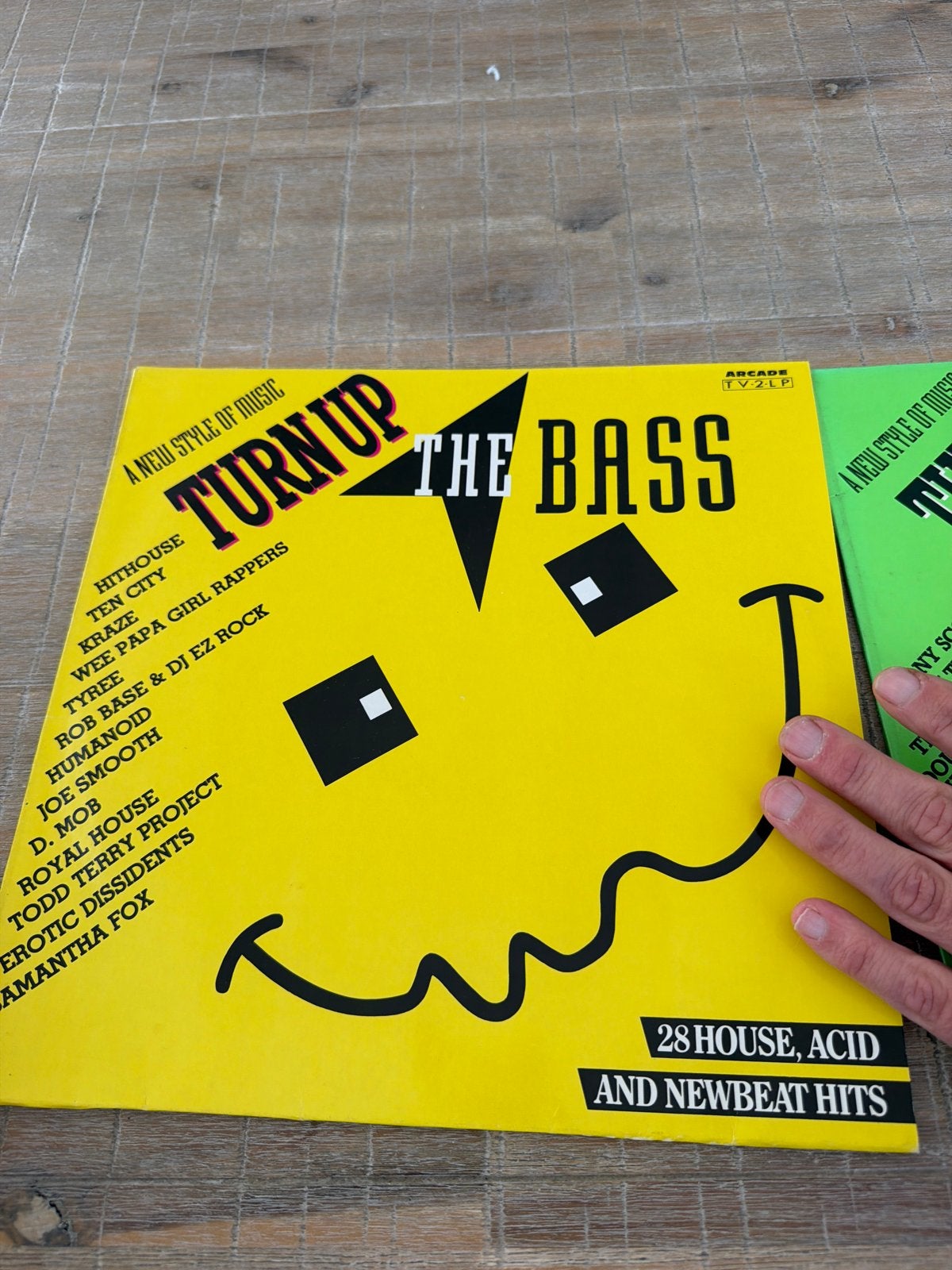 Turn Up The Bass - Diverse Artiesten (House, Acid, Newbeat), Cd's en Dvd's, LP, House, Ophalen of Verzenden, Zo goed als nieuw