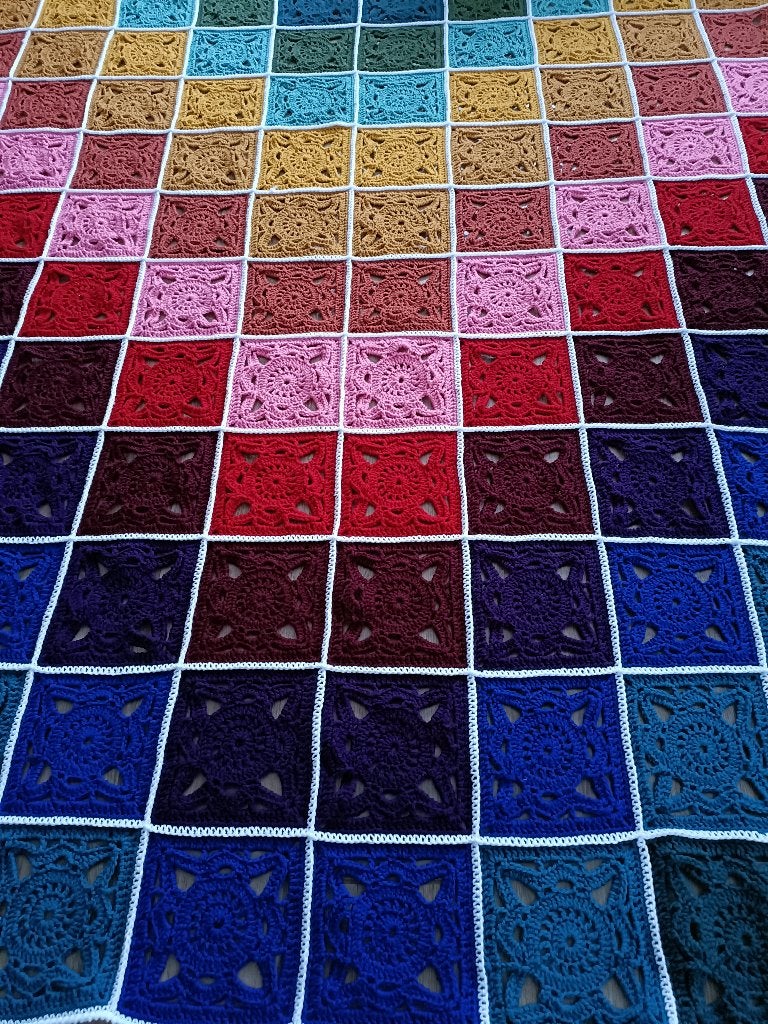 Hand gehaakt veelkleurig deken in bloem motief 1.85 x 2.30, Ophalen of Verzenden, Nieuw, Tweepersoons, Deken of Dekbed