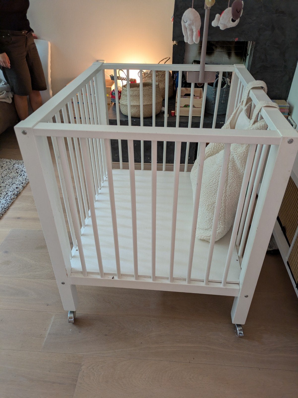 Bopita box wit met wieltjes, Kinderen en Baby's, Ophalen, Gebruikt, Wieltjes