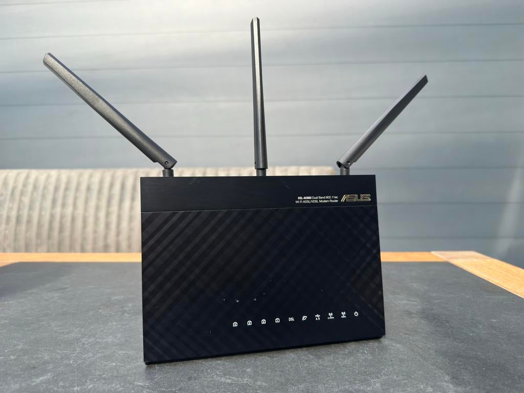ASUS DSL-AC68U Dual Band Wi-Fi ADSL VDSL Modem AiMesh Router, Ophalen of Verzenden, Zo goed als nieuw, Router met modem