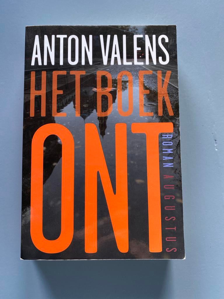 Anton Valens - Het Boek ONT (Roman Augustus), Ophalen of Verzenden, Gelezen, Nederland
