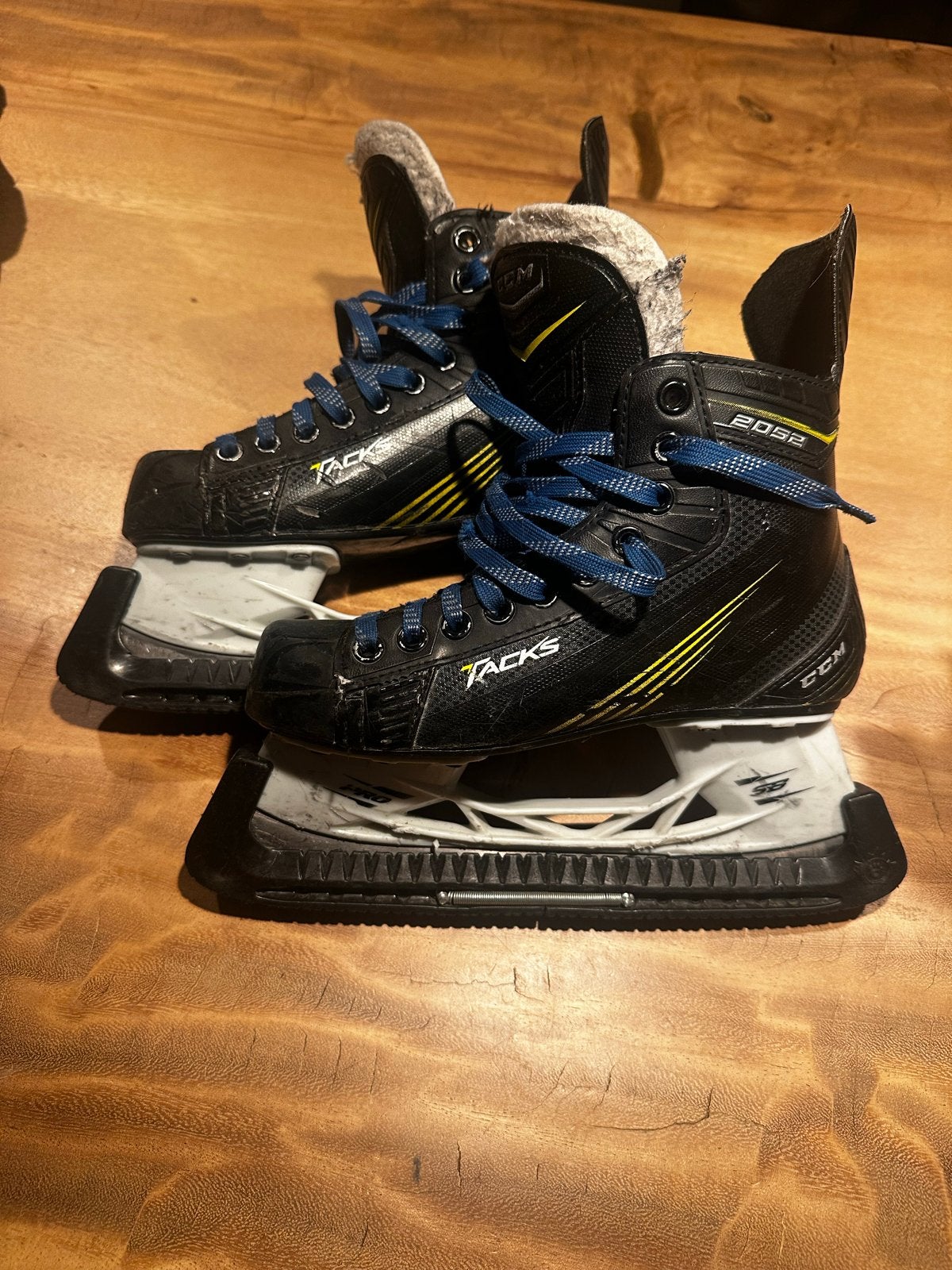 CCM ijshockeyschaatsen Tacks 2052, maat 37 met waxveters, Ophalen of Verzenden, Gebruikt, Schaatsen