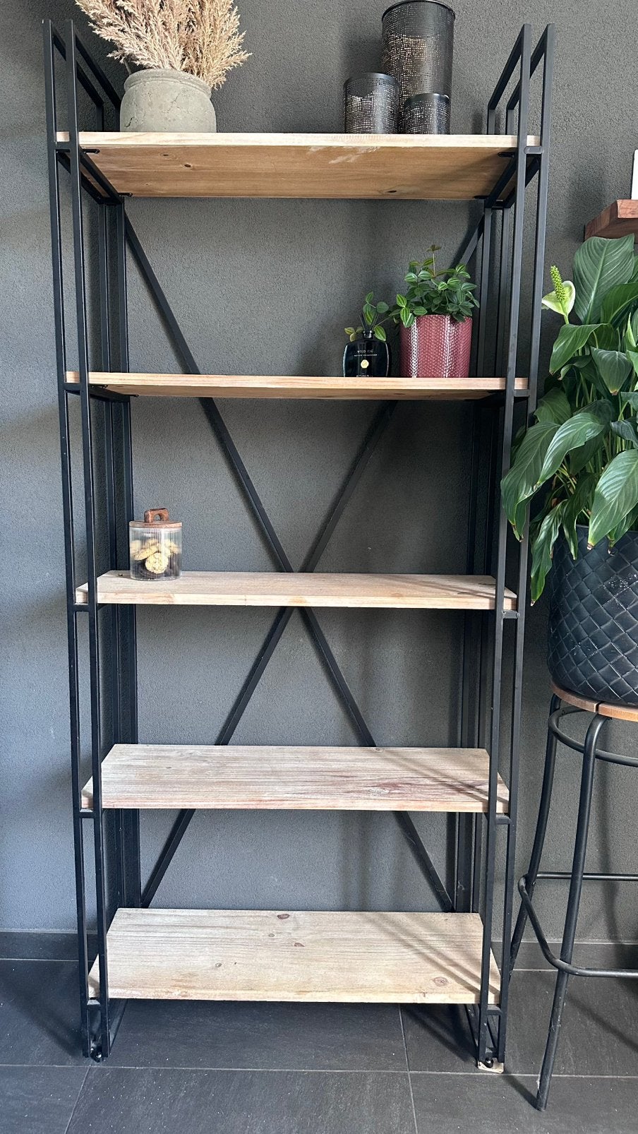 Industriele kast met houten planken, Huis en Inrichting, Kasten | Boekenkasten, Ophalen, 50 tot 100 cm, Zo goed als nieuw, 150 tot 200 cm