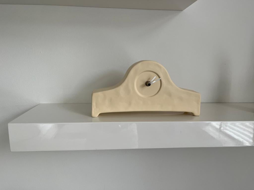 Beige tafelklok van het merk Zuiver . NIEUW !!!, Ophalen, Nieuw, Staande klok