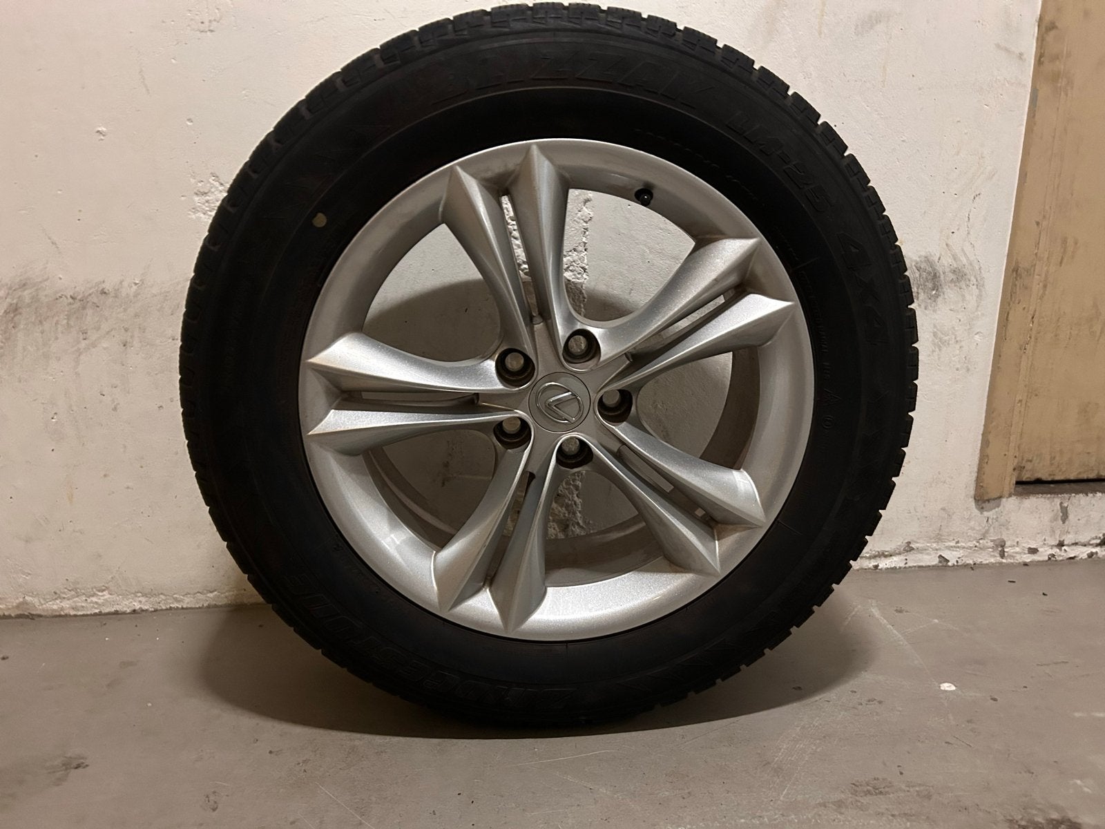 Originele Lexus RX/NX 18” velgen (als nieuw)met winterbanden, Ophalen, 18 inch, Gebruikt, Banden en Velgen