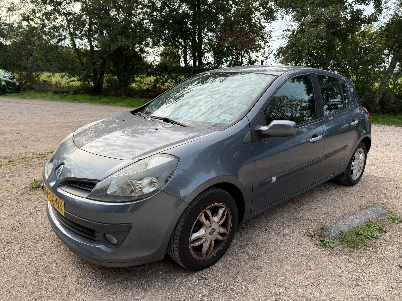 Renault Clio 1.4 16V APK TOT 17-3-2027, Voorwielaandrijving, Zwart, 4 cilinders, Blauw