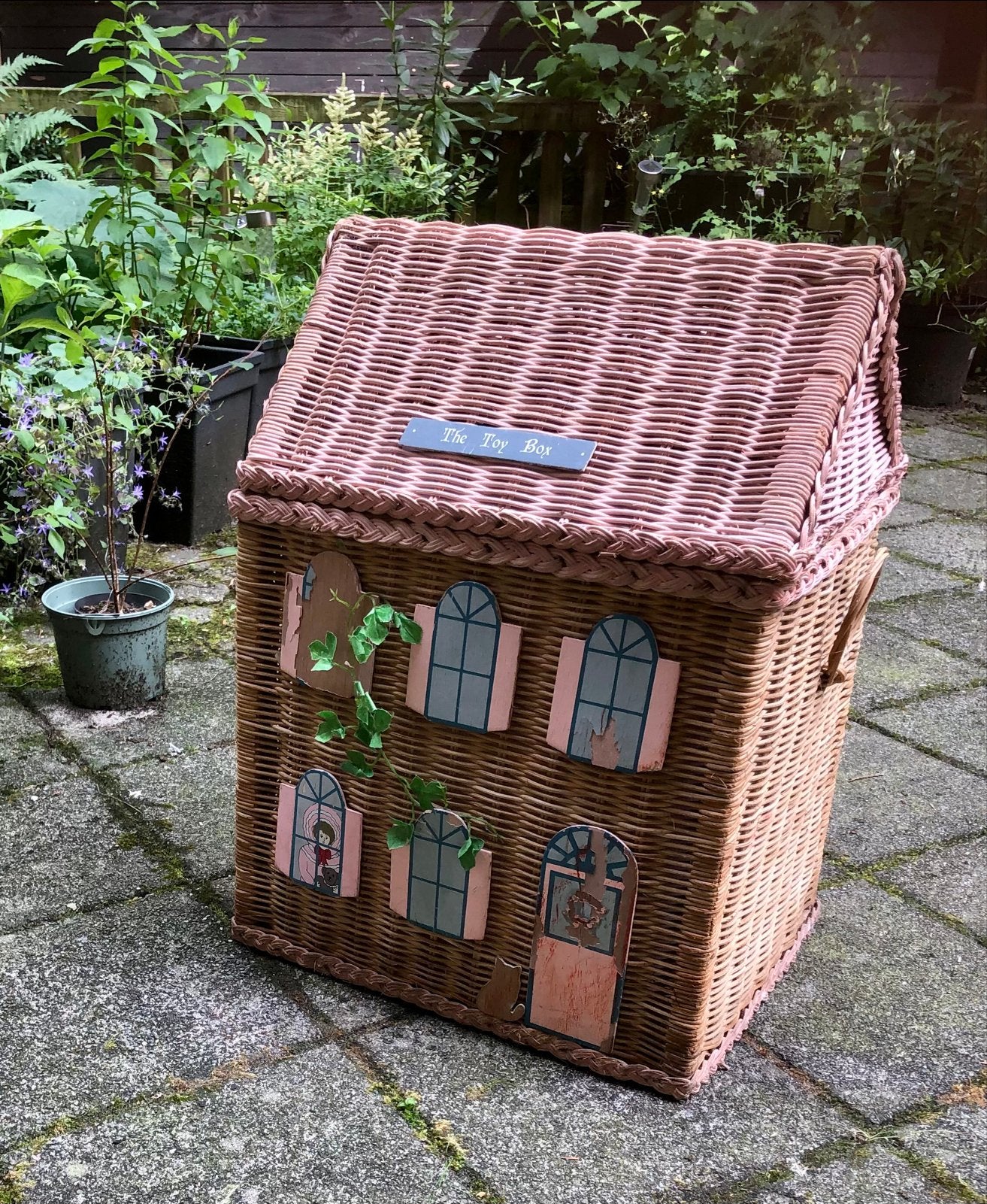 Rieten speelgoedmand in de vorm van huisje - The Toy Box, Ophalen of Verzenden, Gebruikt, Jongen of Meisje