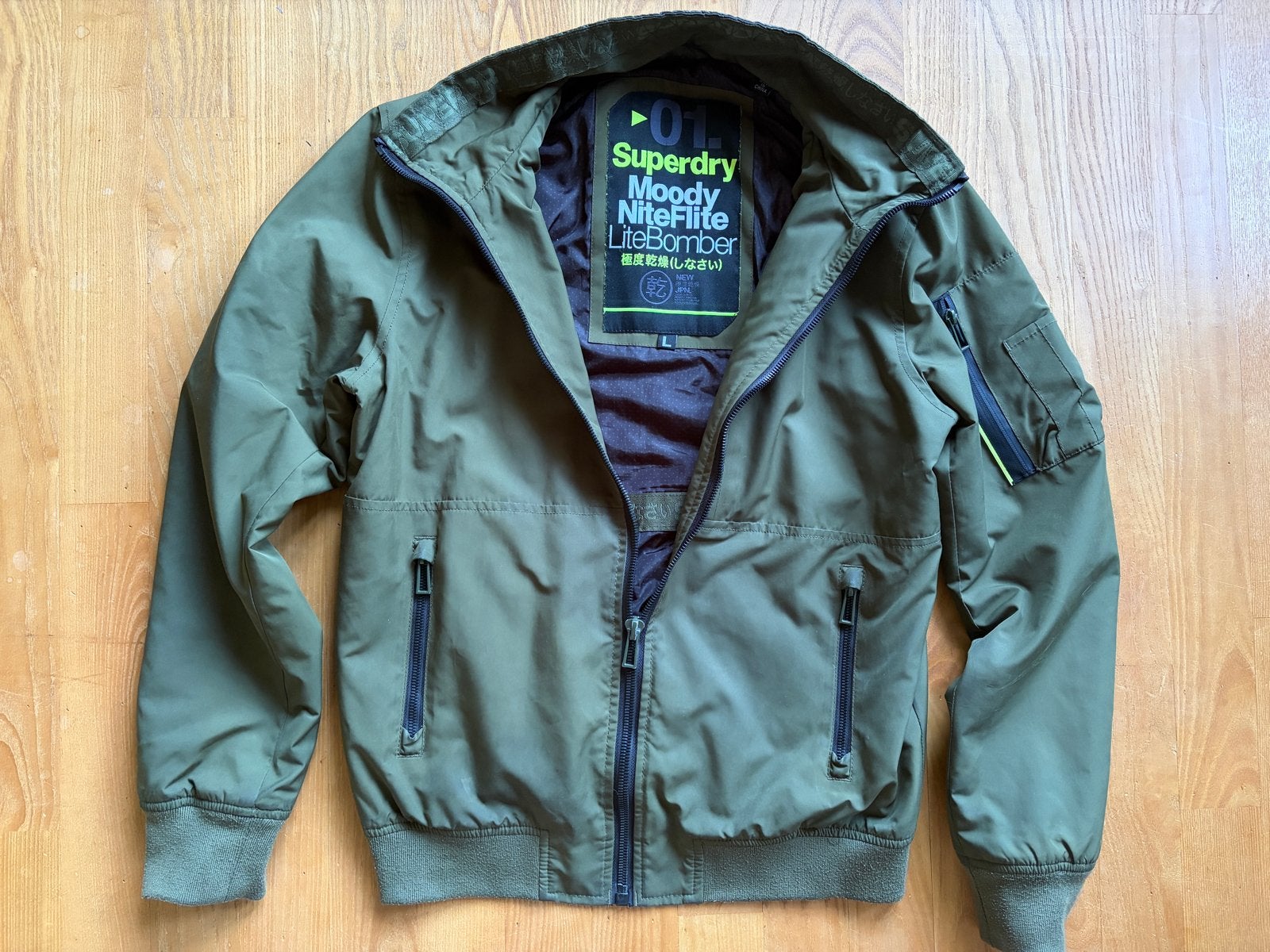 Superdry gevoerde groene bomber jack Maat M/L, is als nieuw, Ophalen of Verzenden, Zo goed als nieuw, Maat 48/50 (M), Groen