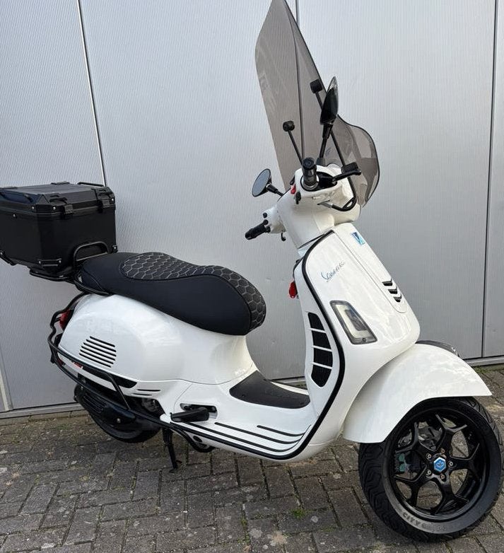 Piaggio Vespa GTS 300 ABS 2018 FULL OPTION NIEUWSTAAT, Ophalen, Vespa, Overige modellen, Zo goed als nieuw