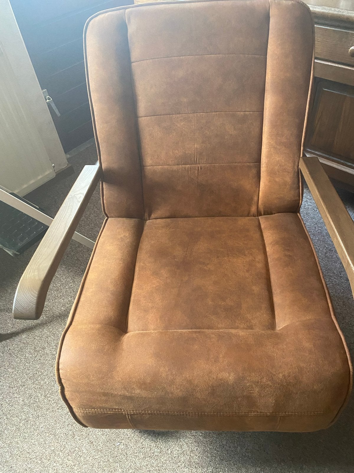 Comfortabele bruine fauteuil met houten armleuningen, Ophalen, Gebruikt, Bruin, Eén