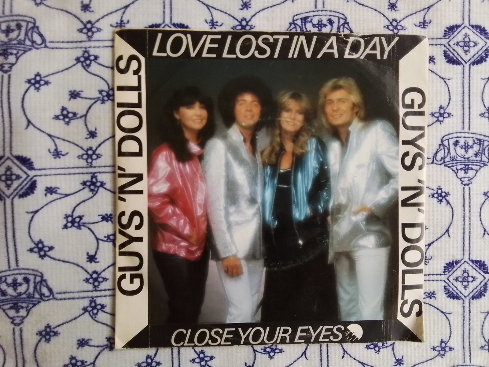 Guys 'n' dolls          Love lost in a day, Ophalen of Verzenden, Zo goed als nieuw, 7 inch, Pop
