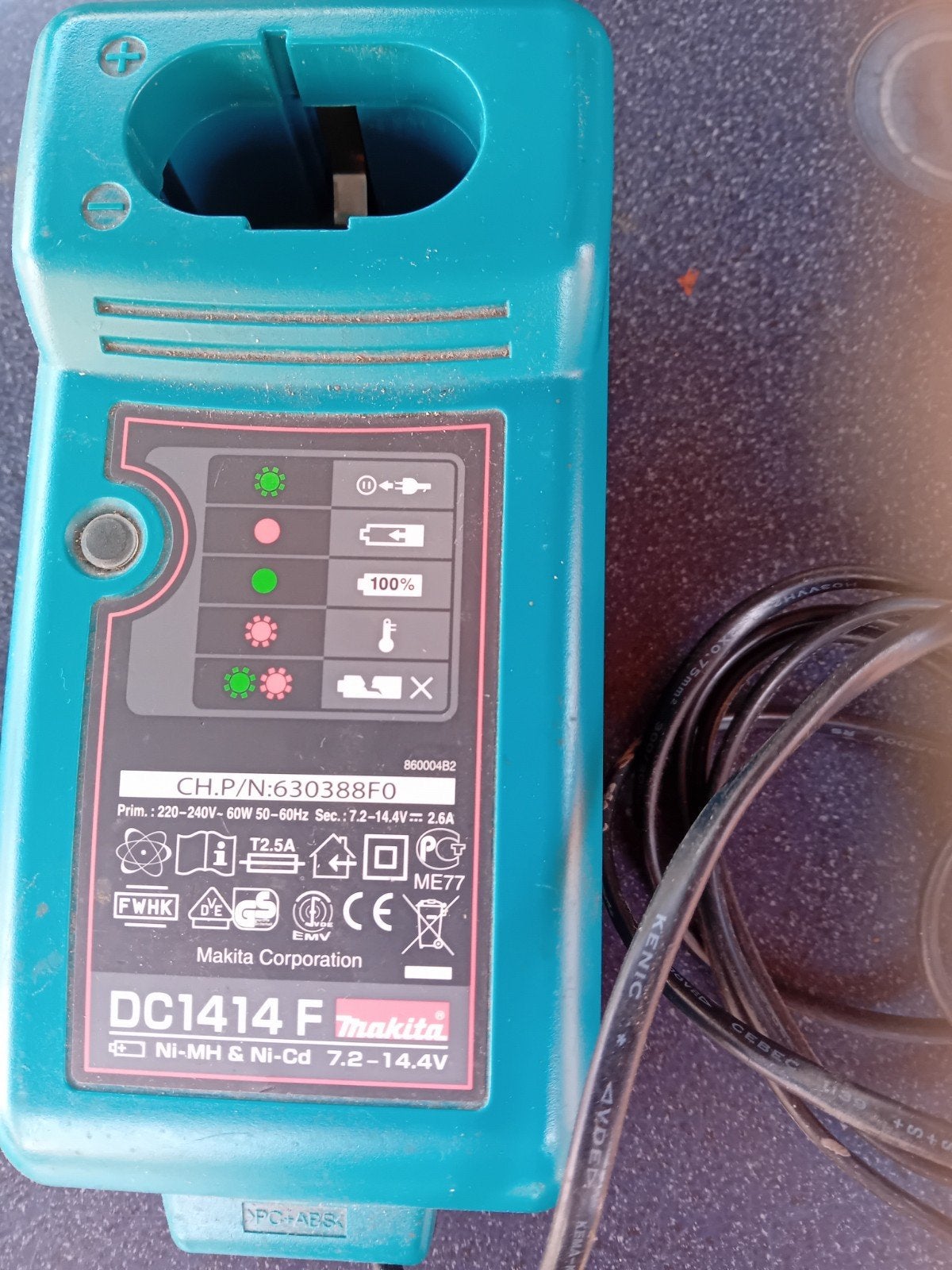 Makita DC1414F acculader Ni-MH & Ni-Cd 7.2-14.4V, Ophalen of Verzenden, Gebruikt