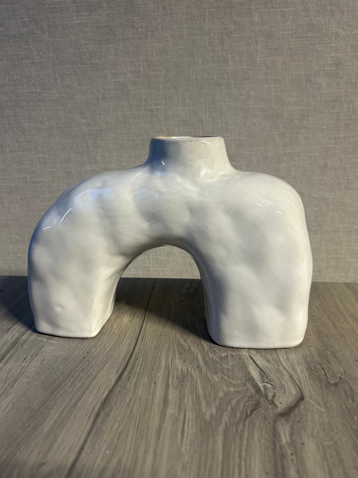 Moderne Witte Keramische Vaas - Uniek Design, Huis en Inrichting, Wit, Ophalen of Verzenden, Zo goed als nieuw, Geschikt voor droogbloemen