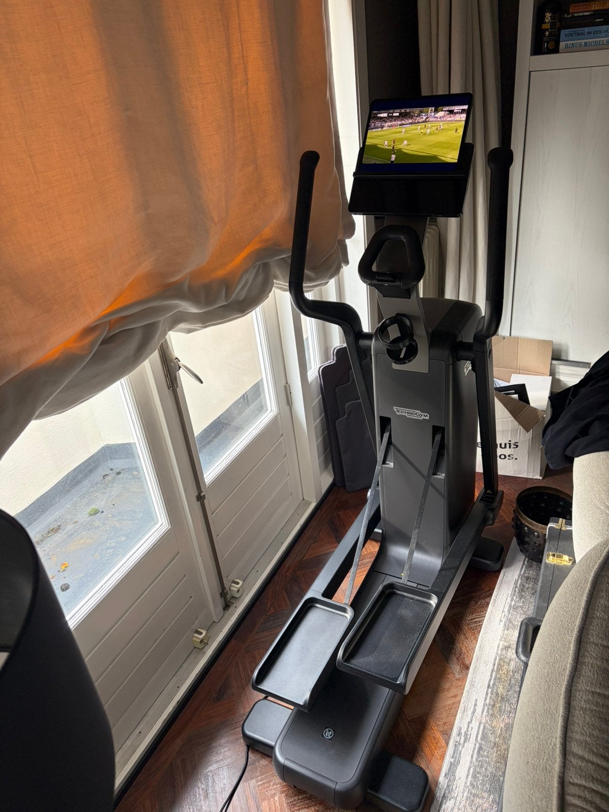 Technogym Elliptical, Sport en Fitness, Ophalen, Zo goed als nieuw, Crosstrainer