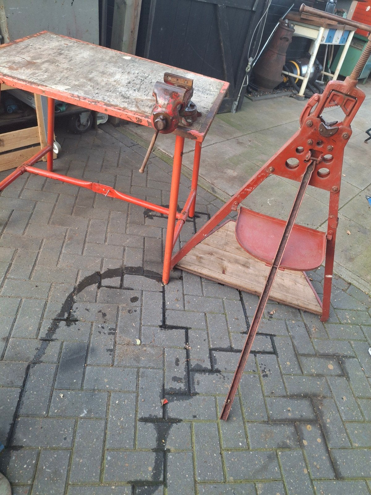 pijpfitterstafel met bankschroef,  inklapbare pijpklem, Doe-het-zelf en Verbouw, Gereedschap | Handgereedschap, Ophalen, Gebruikt