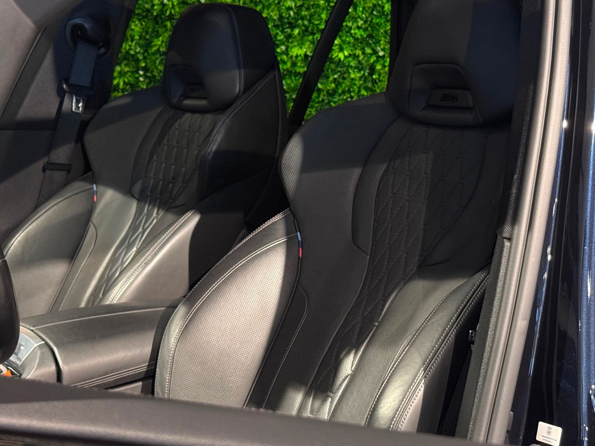 BMW X5 XDrive45e M SPORT 394 PK |M KUIPSTOELEN|SWAROVSKI|360, Gebruikt, 394 pk, Met garantie (alle), Zwart