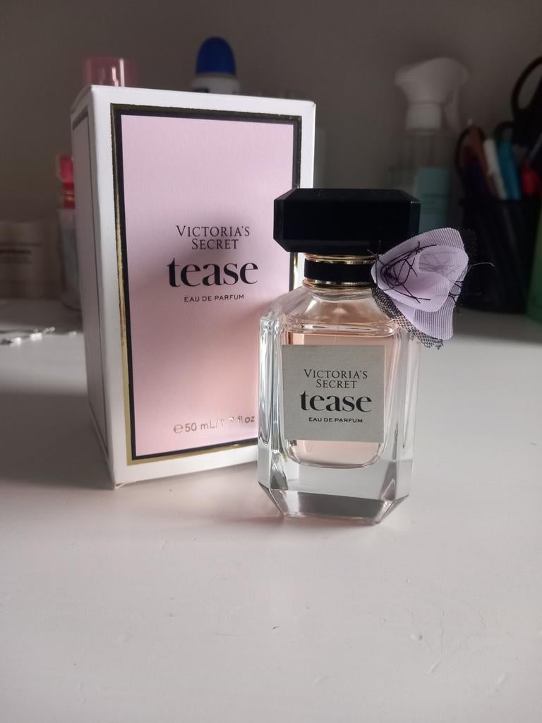 Tease parfum - Victoria secret, Verzamelen, Parfumverzamelingen, Ophalen of Verzenden, Zo goed als nieuw, Parfumfles, Gevuld