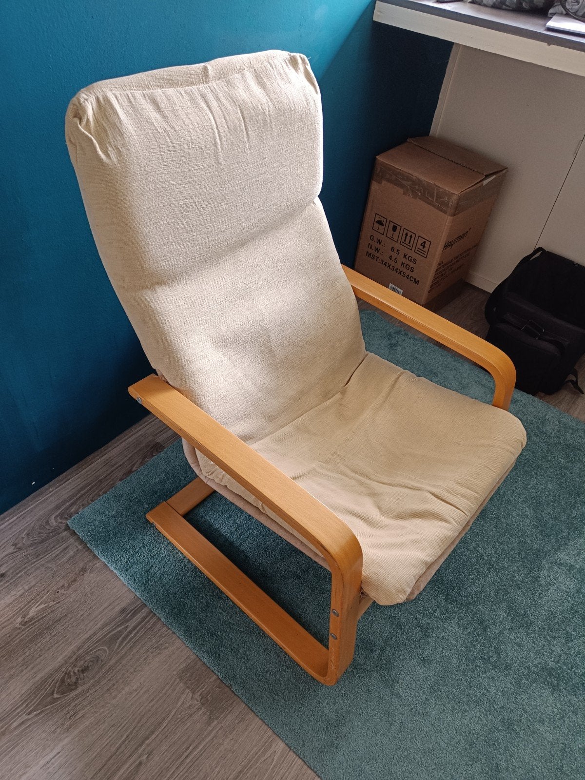 Comfortabele fauteuil met houten frame en stoffen bekleding, Huis en Inrichting, Fauteuils, Ophalen, Gebruikt, Modern comfort