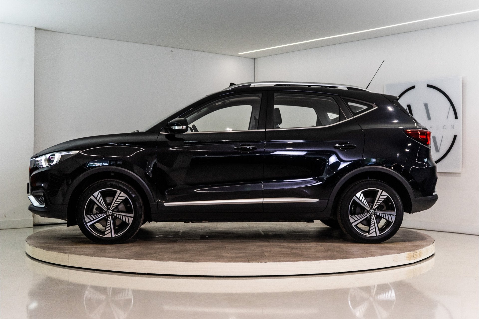MG Mg Zs EV Luxury 45 kWh 143PK | Panoramadak | Keyless | El, Auto's, Gebruikt, Zwart, 143 pk, 1507 kg