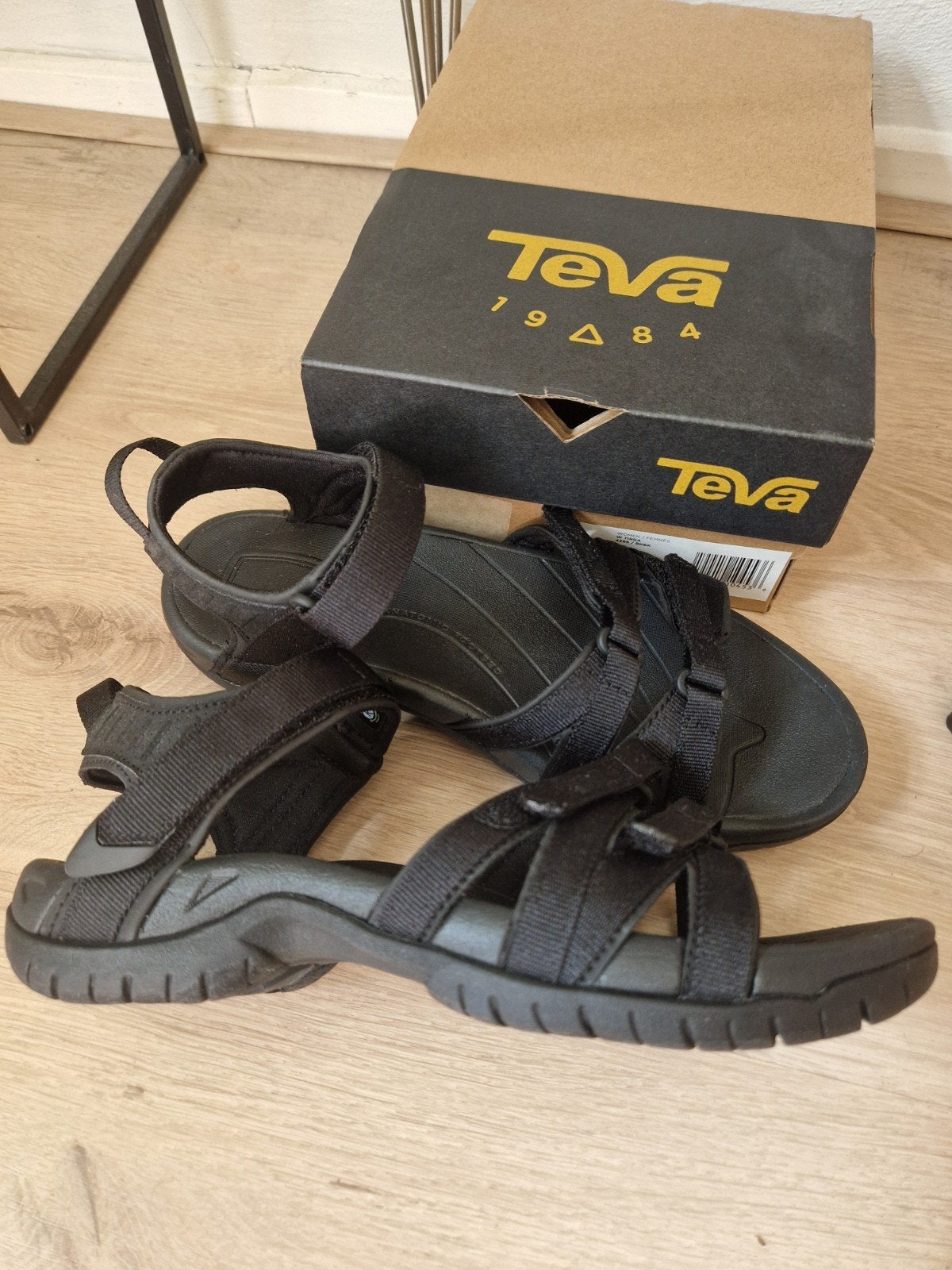 Teva sandalen Tirra, Ophalen, Zo goed als nieuw