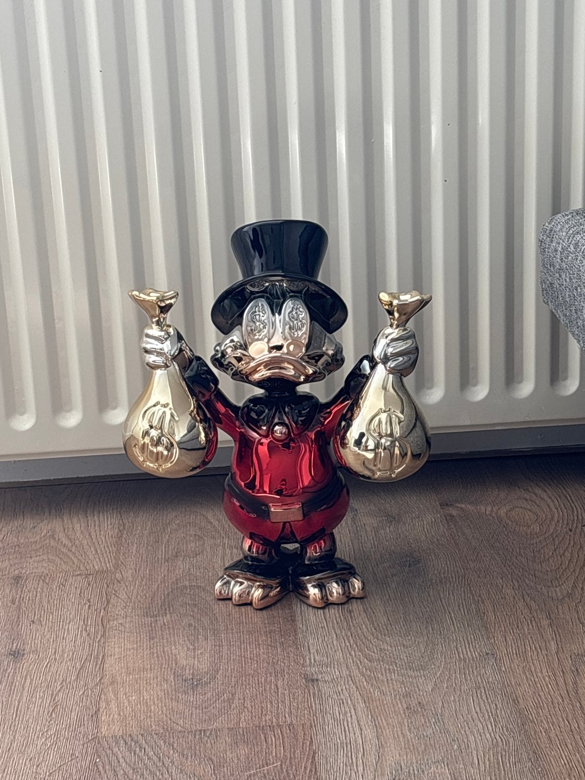 Dagobert Duck Beeld - Rood/Zilver/Goud - Lior24, Ophalen, Overige onderwerpen, Kunststof, 20 - 50 cm