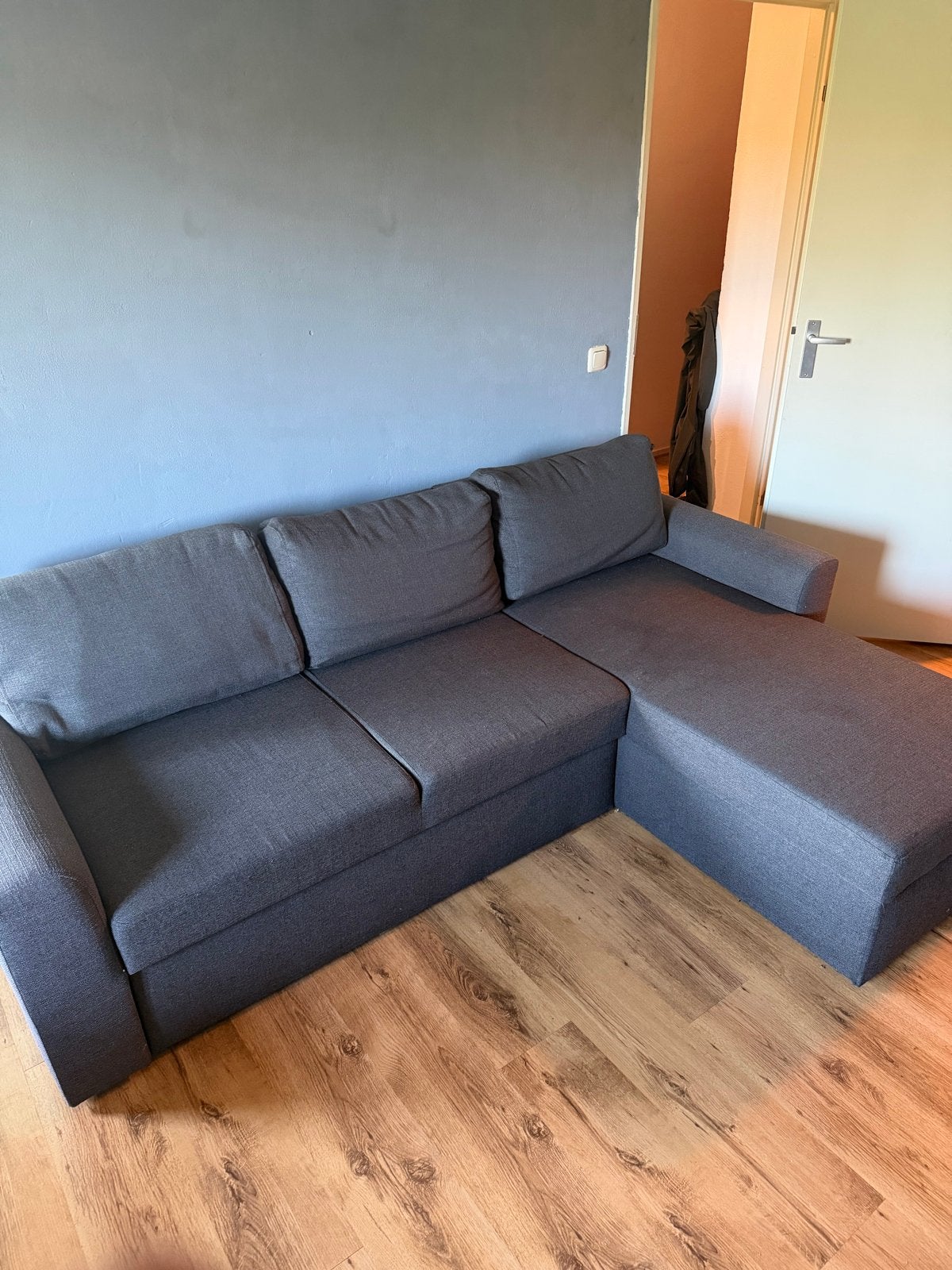 GRATIS - Grijze hoekbank met opbergruimte en slaapfunctie, Huis en Inrichting, Banken | Bankstellen, Ophalen, Gebruikt, 100 tot 125 cm
