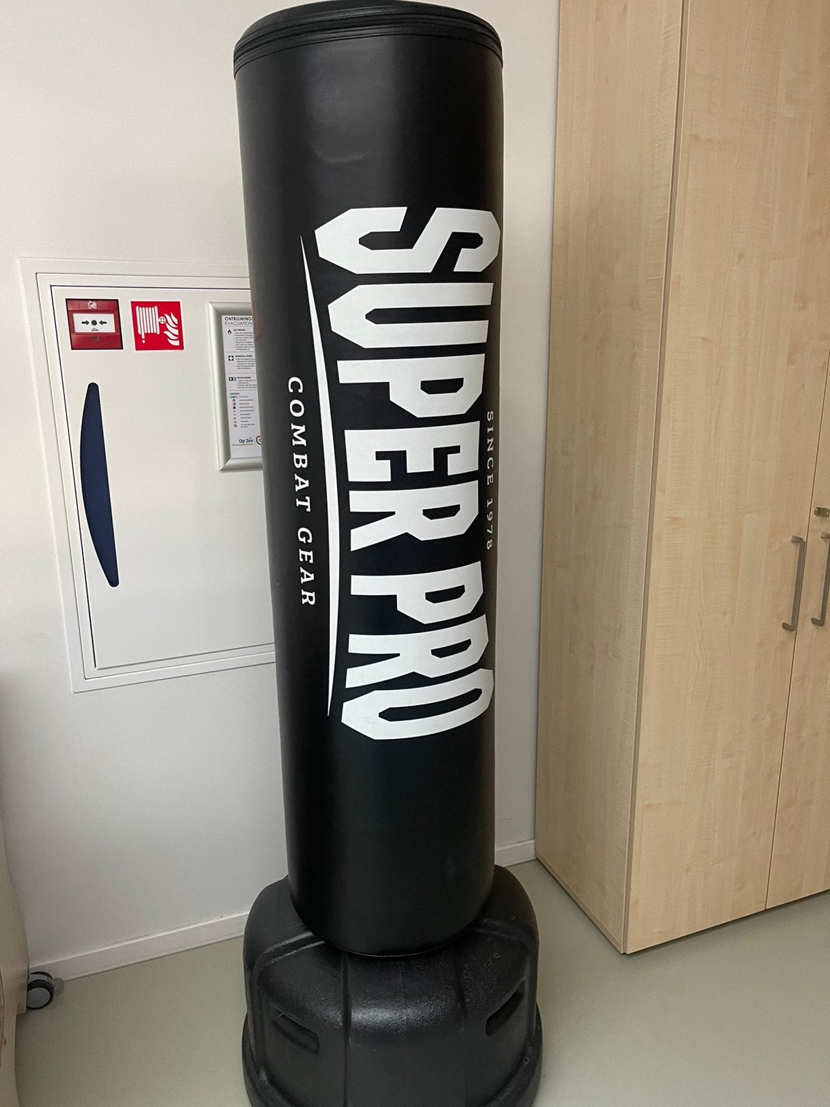 Boxbal op standaard, Ophalen, Zo goed als nieuw, Bokszak