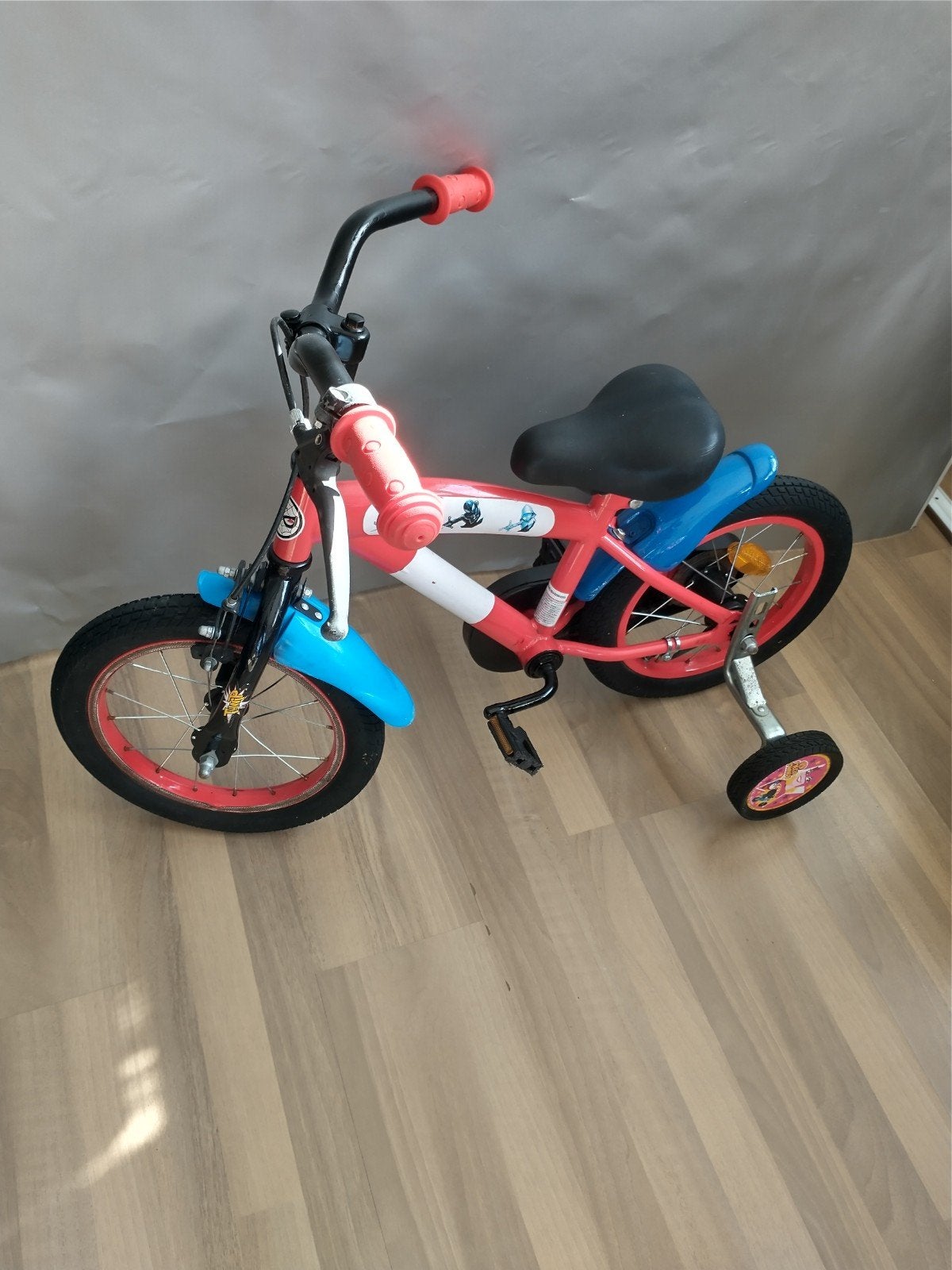 THWip Jongensfiets 14 inch Rood/Blauw met zijwieltjes, Fietsen en Brommers, Ophalen, Gebruikt, Terugtraprem, Overige merken