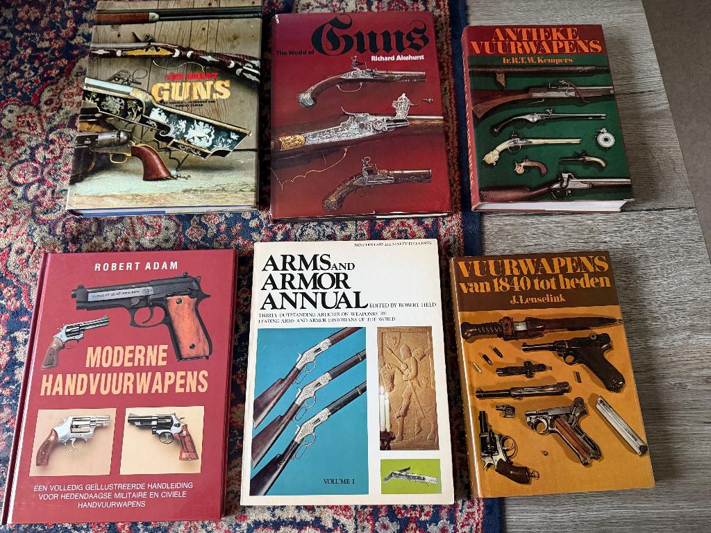 Wapenboeken. The Great Guns. The World of Guns., Boeken, Tweede Wereldoorlog, Diverse auteurs, Ophalen of Verzenden, Zo goed als nieuw
