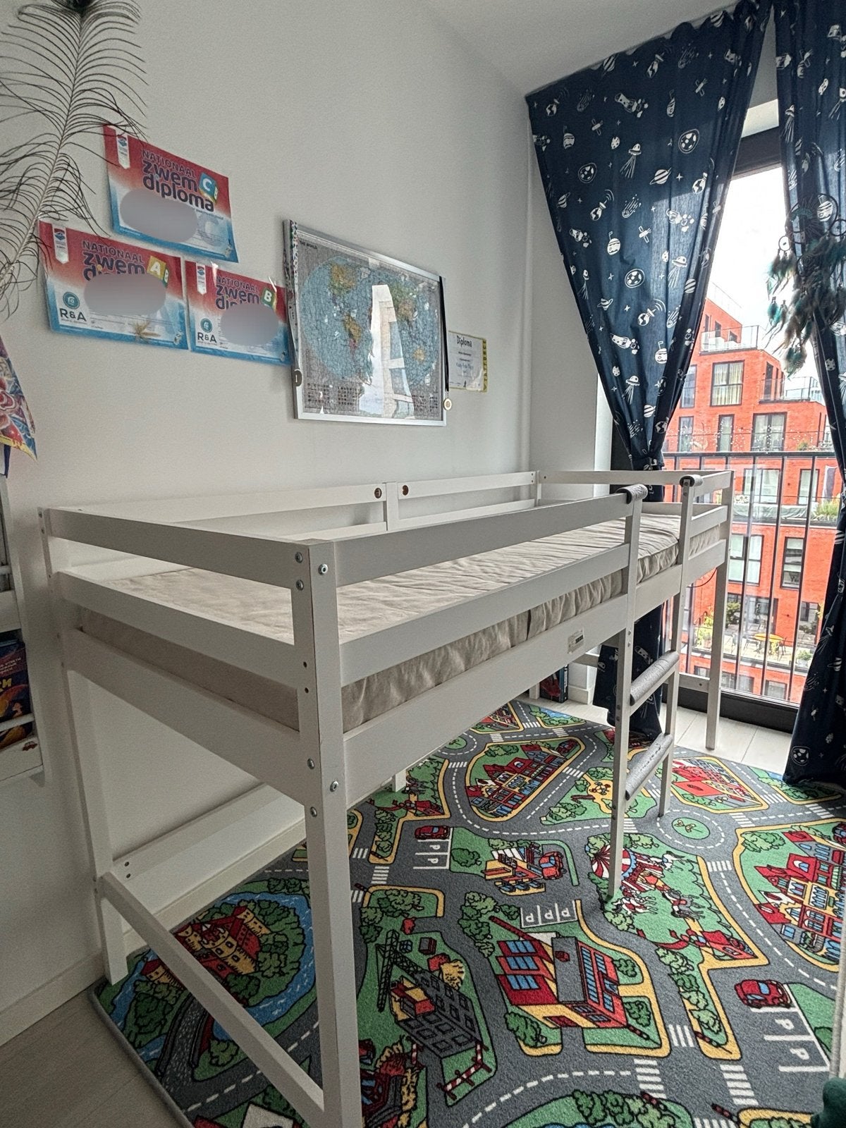 Kinder bed met IKEA matras en speeltent, Ophalen, 85 tot 100 cm, Gebruikt, Hoogslaper of Stapelbed