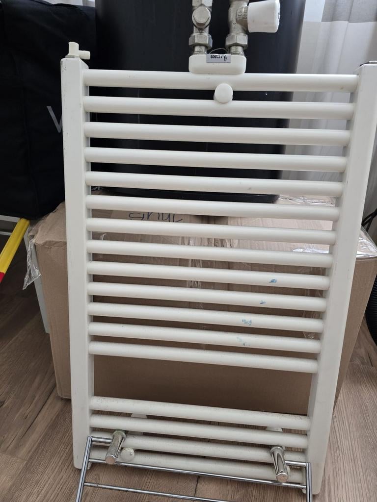 Witte handdoekradiator met thermostaatkraan, 30 tot 80 cm, Gebruikt, Radiator, Minder dan 60 cm